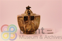 TH\CT\Museum catalogue\3D objects\2014_8_b_th.jpg; 2014.8; Silver teapot presented to the Borough of Wembley; Teapot